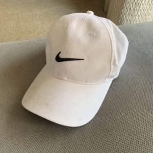 White Nike Golf/Athletic Fit Adjustable Hat